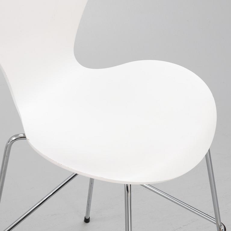 Arne Jacobsen, barstolar, 4 st, "Sjuan", Fritz Hansen, Danmark, 2013.