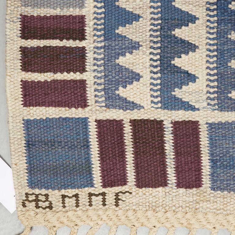 A CARPET, "Salerno blå", flat weave, 371,5 x 255,5 cm, signed AB MMF BN.