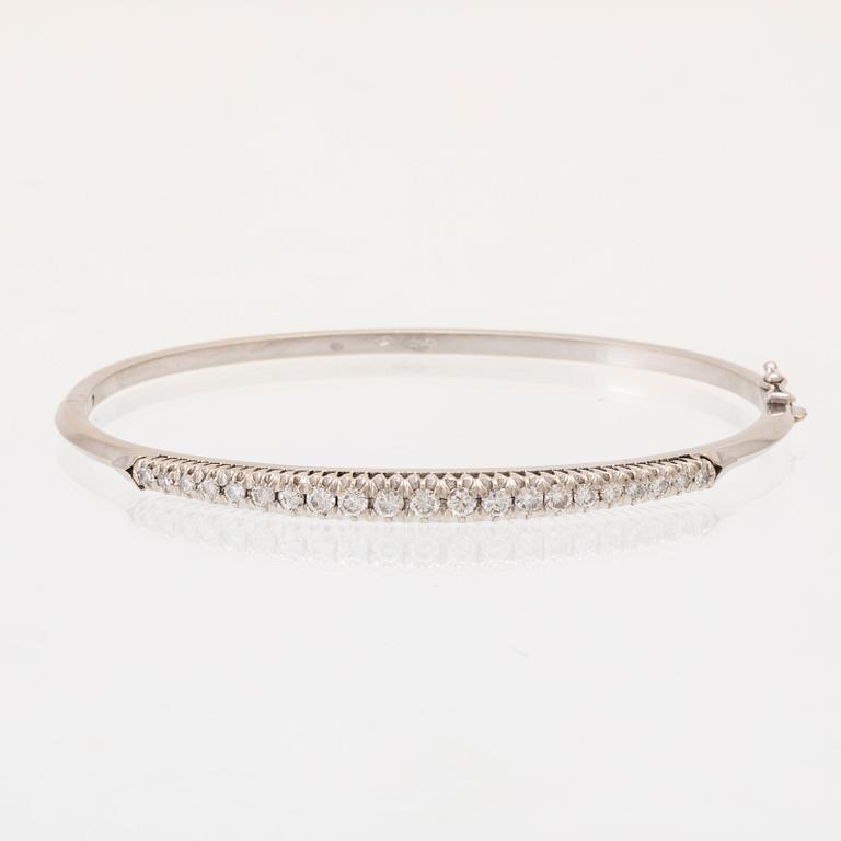 Stelt armband 18K vitguld med runda briljantslipade samt enkelslipade diamanter, Italien.