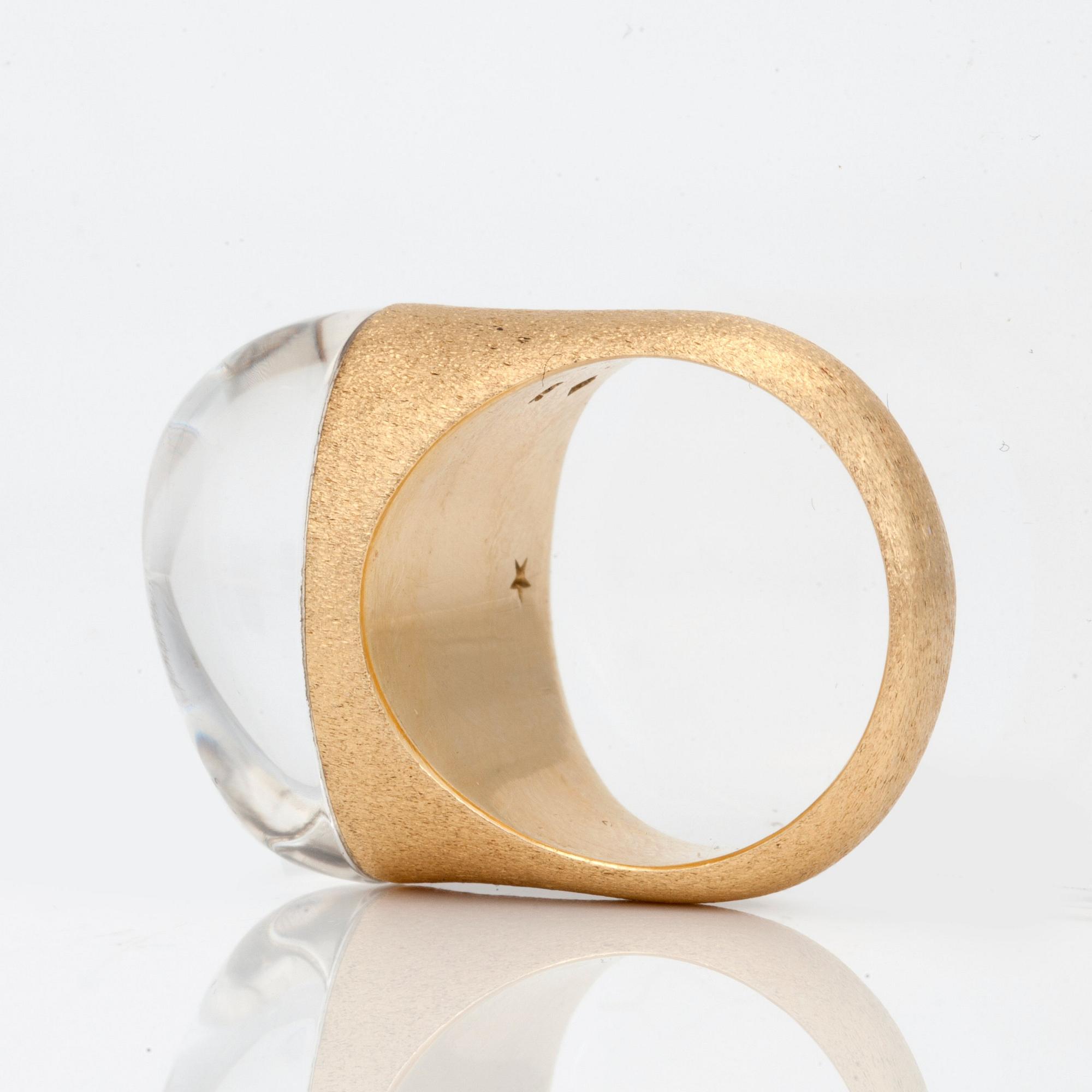 RING, H.Stern från "the golden stones collection" med cabochonslipad bergkristall.