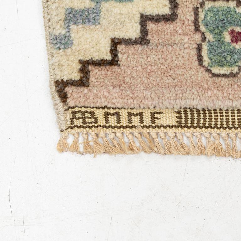 Märta Måås-Fjetterström, matta, "Almarna", flossa, 302 x 207 cm. Signerad AB MMF.