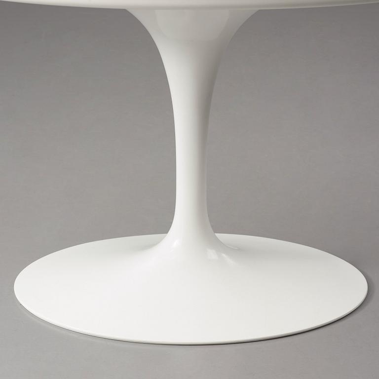 Eero Saarinen, a 'Tulip' dining table, Knoll International, 21st Century.