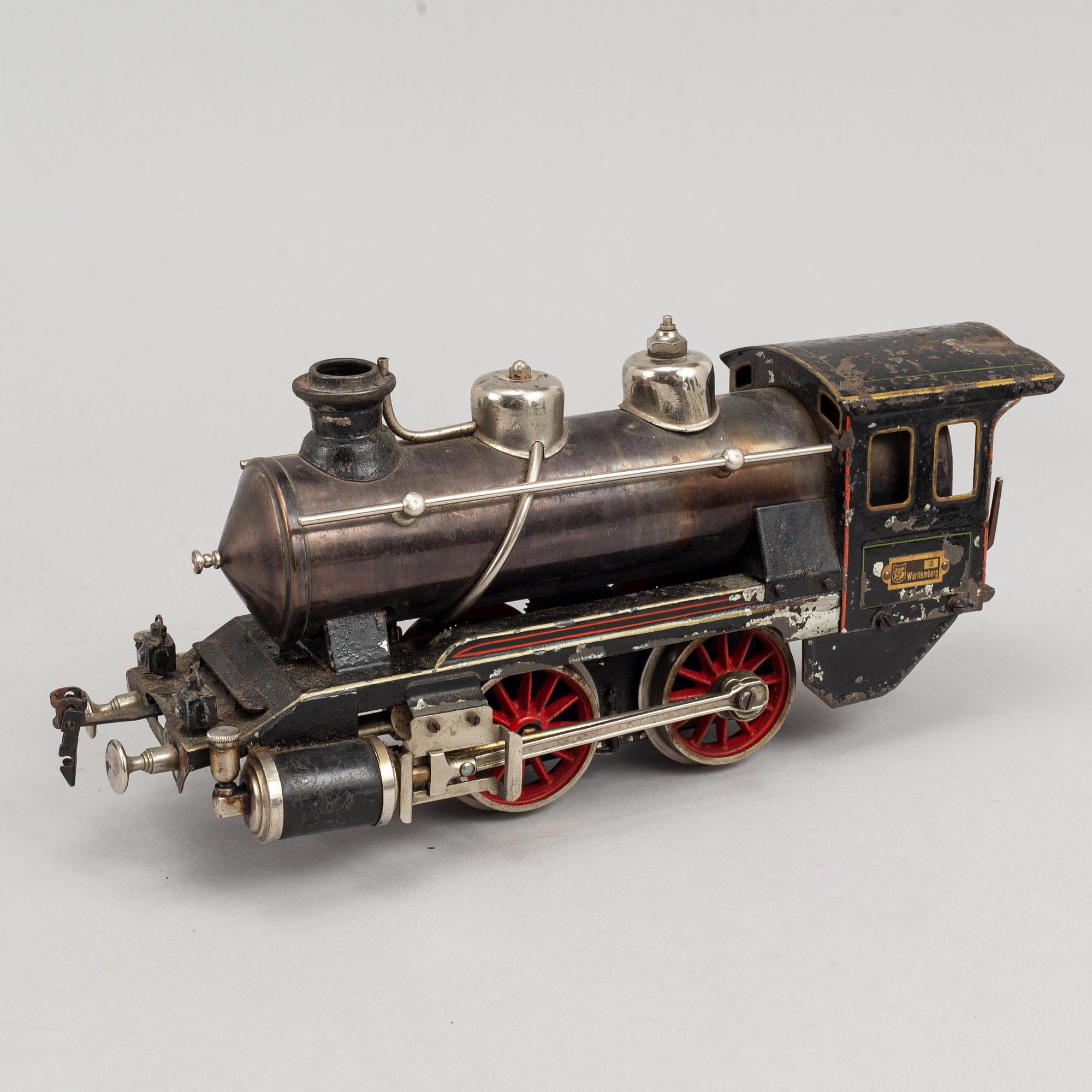 A steam engine wirt tender and wagons, early 20th century.