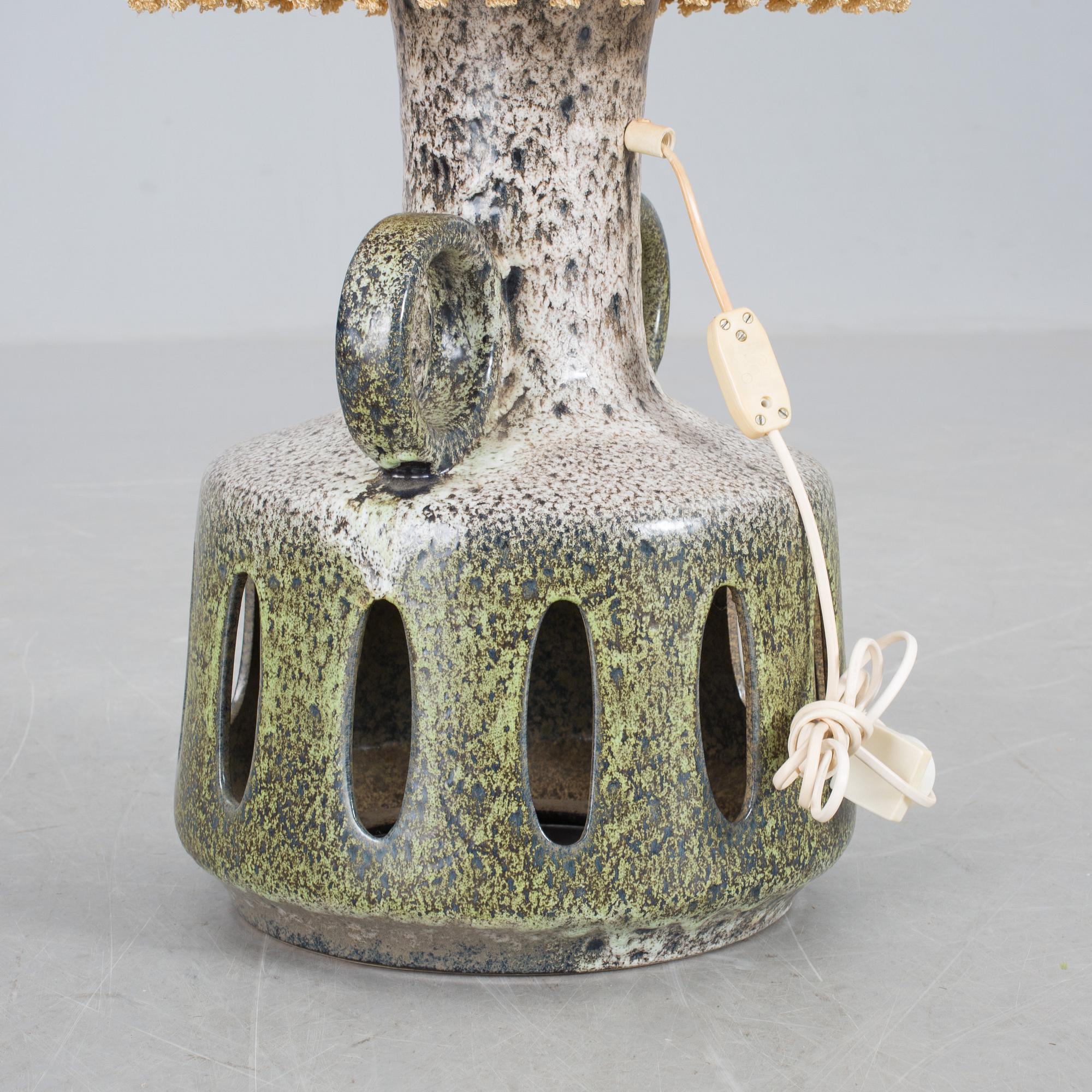 GOLVLAMPA, keramik, 1900-talets andra hälft.