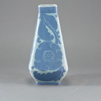 VAS, porslin, "Sgrafitto", Josef Ekberg, Gustavsberg, 1919.