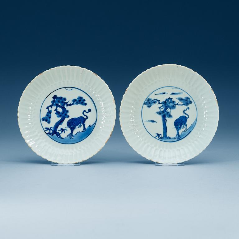 A pair of blue and white dishes, Ming dynasty, Wanli (1573-1620).