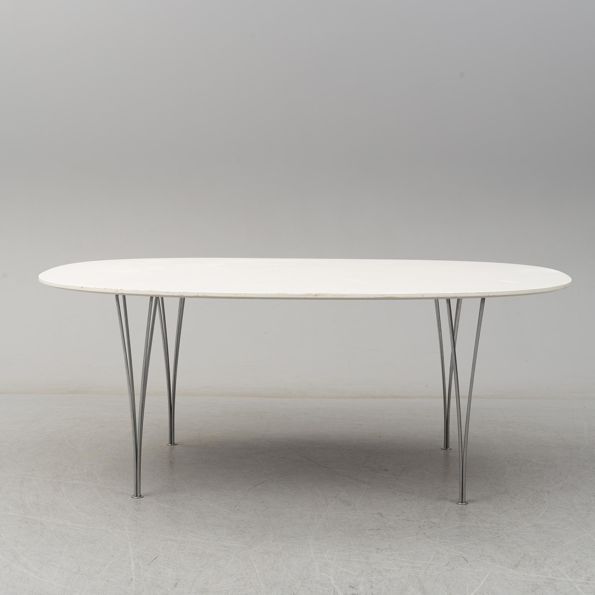 A 'Superellips' table by Bruno Mathsson and Piet Hein, Fritz Hansen, Denmark, 1900-talets andra hälft.