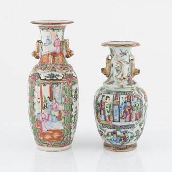 Vaser, 2 st, porslin, Kanton, kina, tidigt 1900-tal.