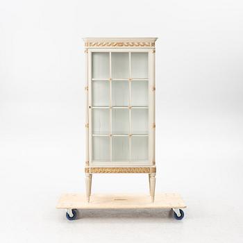 Vitrinskåp, sengustaviansk stil, 1900-tal.