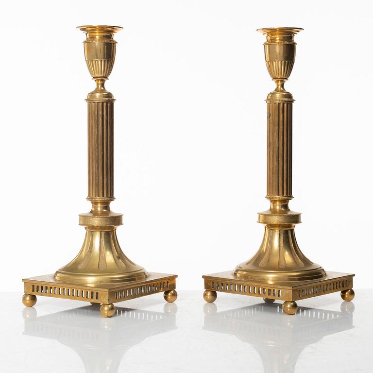 Ljusstakar, ett par, mässing, modell nr 71, Skultuna Messingsbruk, 1900-talets första hälft.