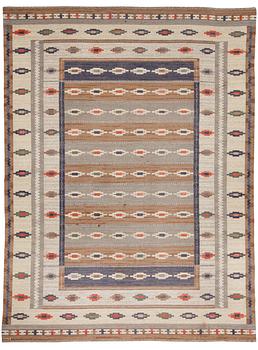 CARPET. "Ljusa mattan". Flat weave (rölakan). 407 x 308 cm. Signed MMF.