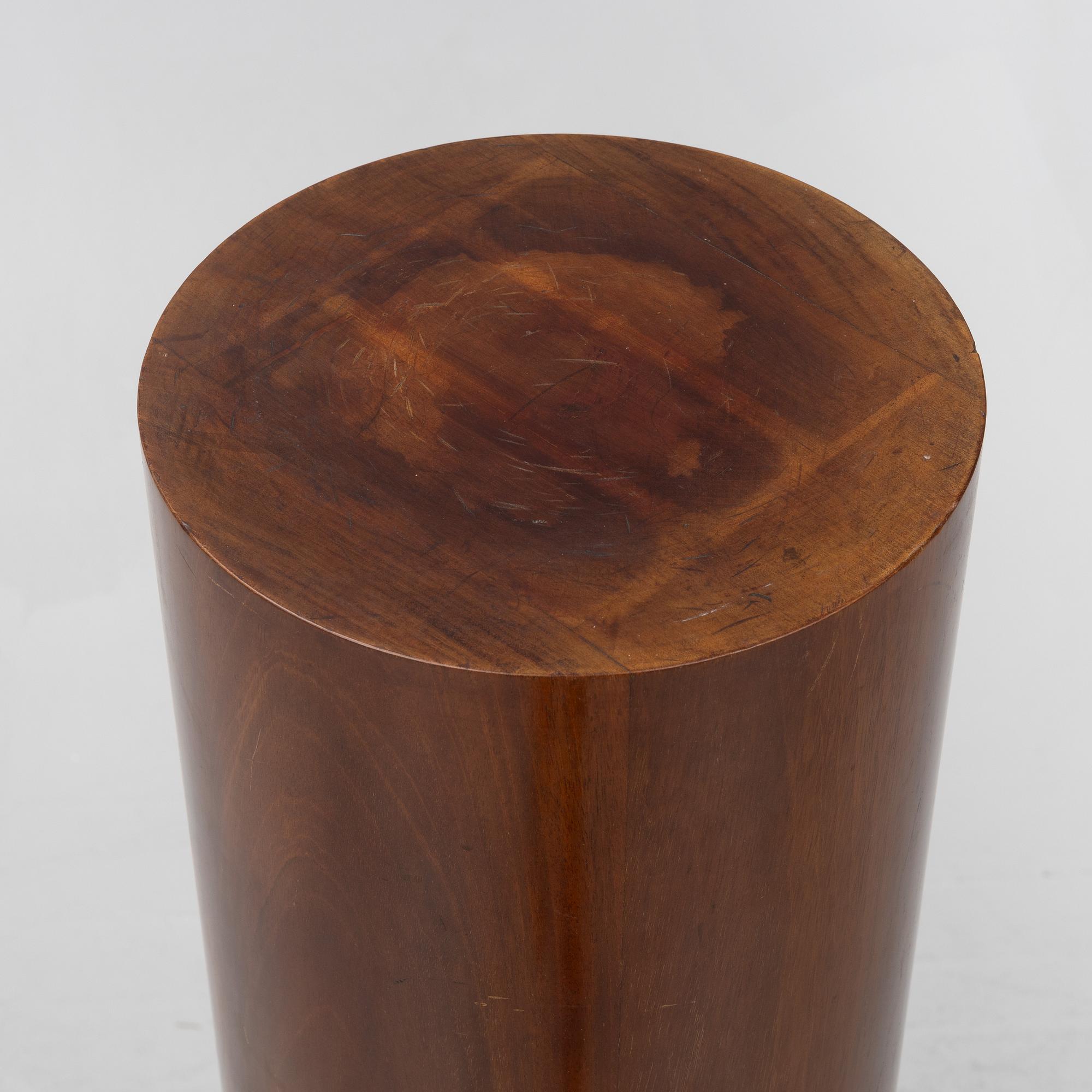 Pedestal, column-shaped, first half of the 20th Century.