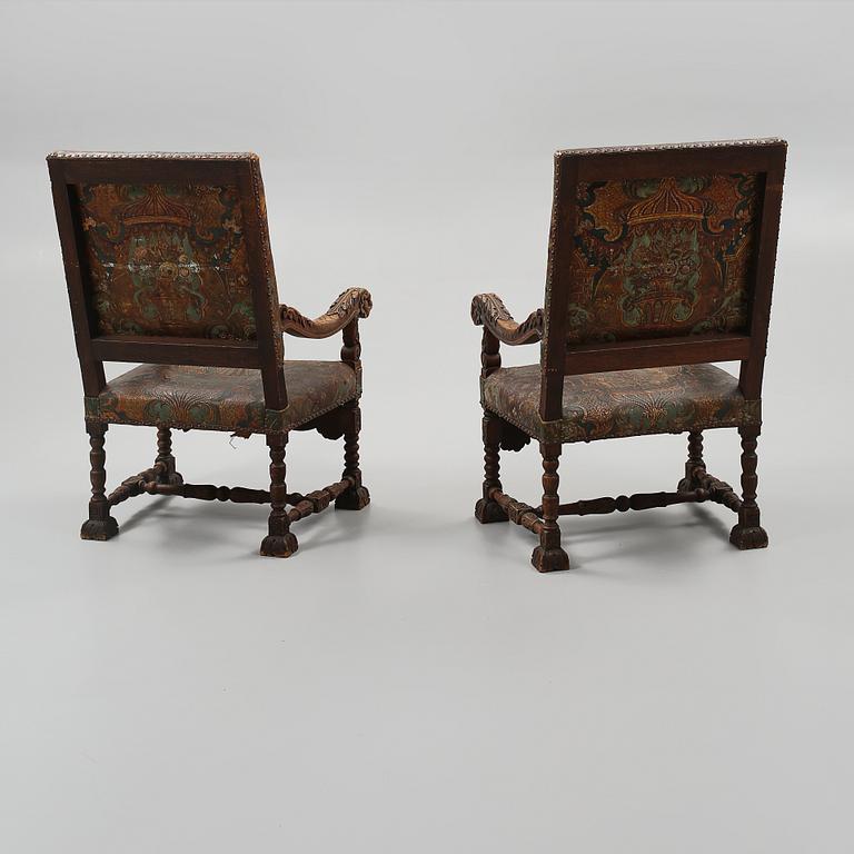 KARMSTOLAR, ett par, barockstil, omkring år 1900.