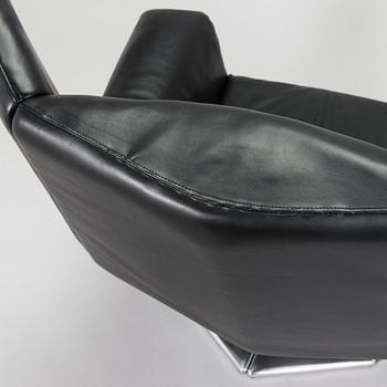 Voitto Haapalainen, fåtölj, "Prisma T-66", samt bord, Tehokaluste Oy 1970-tal.