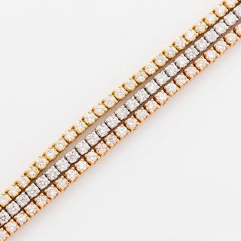 An 18K gold tennis bracelet set with round brilliant-cut diamonds.