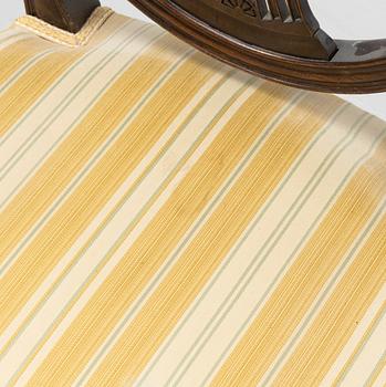 Stolar, 10 st samt karmstolar, 2 st, Hepplewhite-stil, England, 1900-talets början.