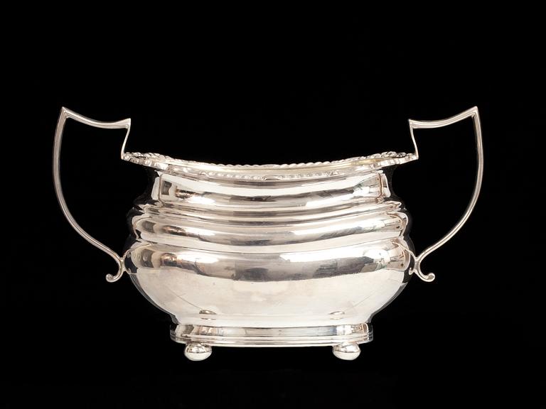 SOCKERSKÅL, silver, Sheffield, trol 1810. Otydliga mästarstämplar. 360gr.