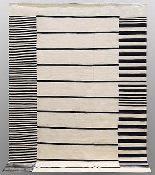 A RUG, flat weave, ca 280 x 210 cm.