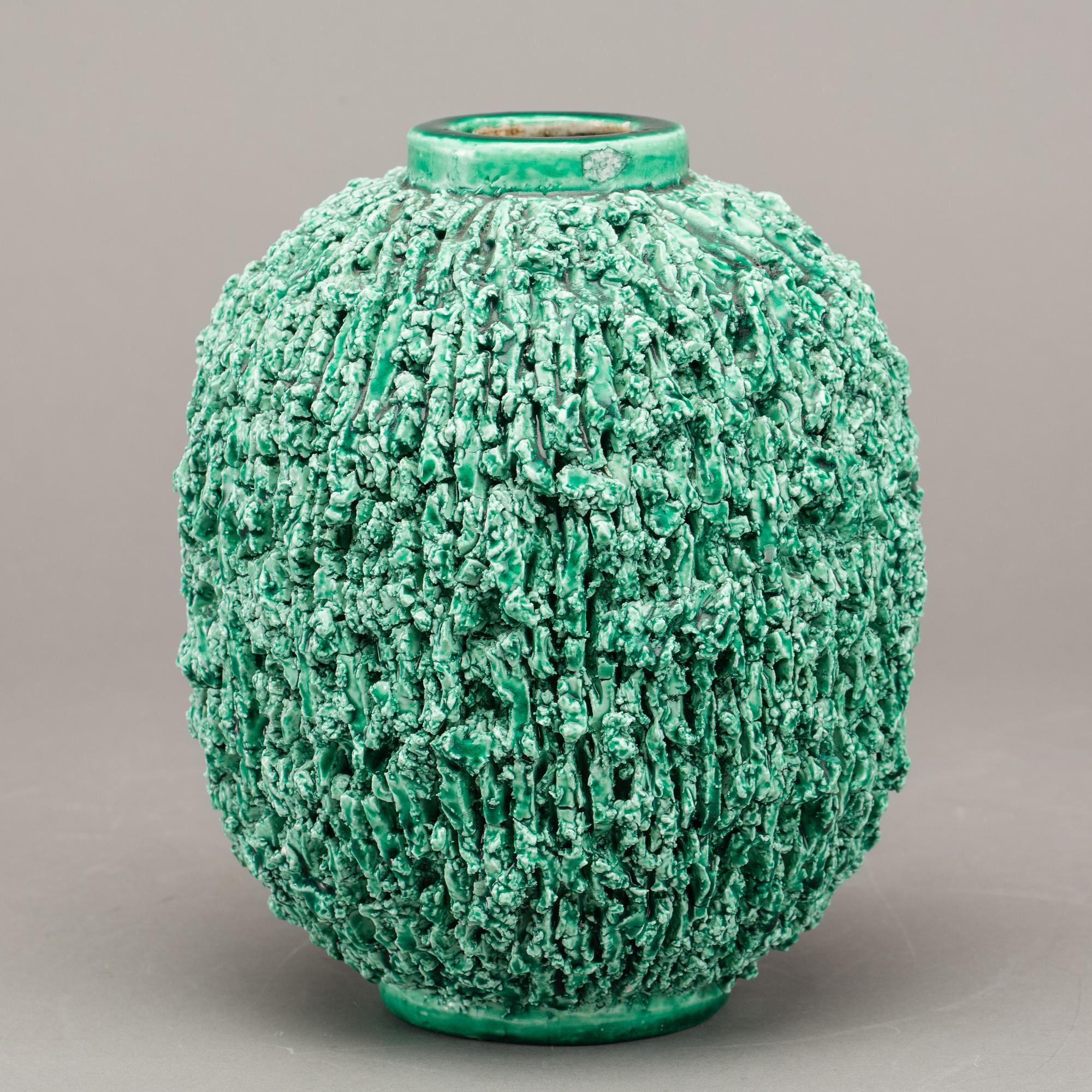 GUNNAR NYLUND, vas, "Igelkott" chamotterat stengods, Rörstrand, 1900-talets mitt/andra hälft.