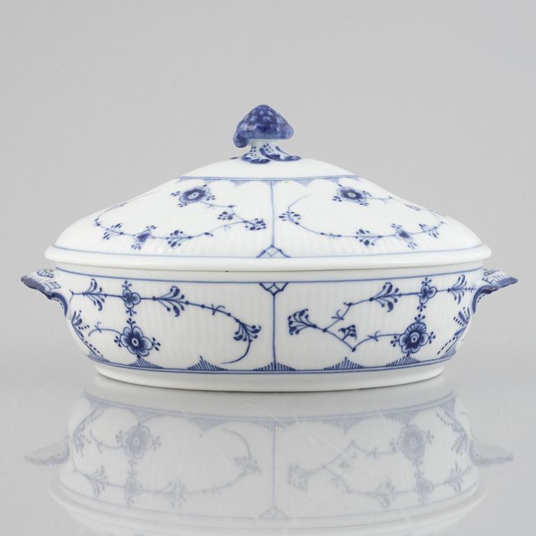 A 'Blue Fluted Plain' /  porcelain tureen with cover, Royal Copenhagen, model 283, 1898-1923.