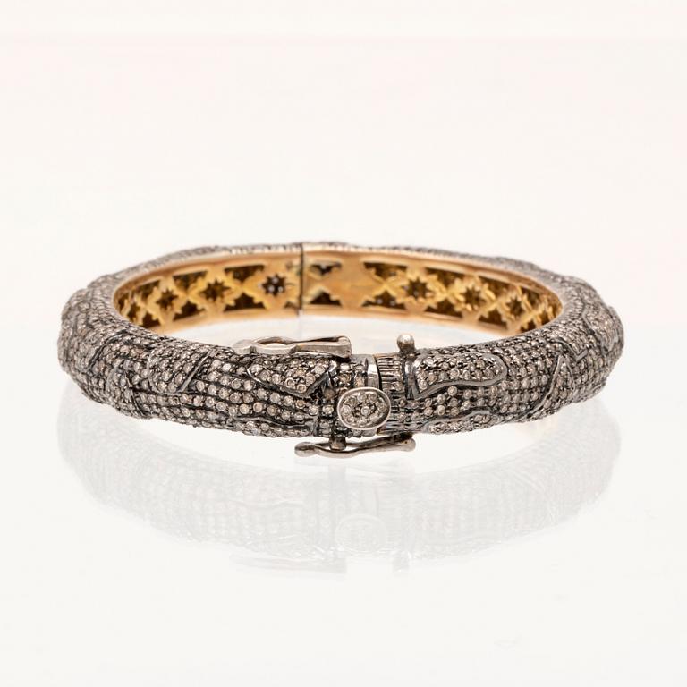 Bracelet white and yellow gold with round single-cut diamonds, Gem Palace Jaipur India.