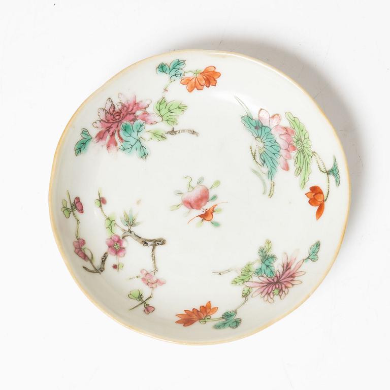 Three Chinese famille rose porcelain dishes, late Qing dynasty / around 1900.