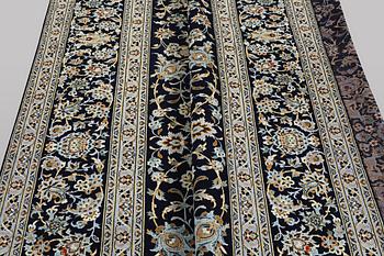 A carpet, Kashan, ca 413 x 312 cm.