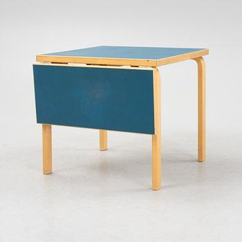 Alvar Aalto, drop-leaf table "DL85", Artek, mid-20th century.