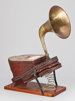 NAUTISKT SIGNALHORN, 1900-talets första hälft.