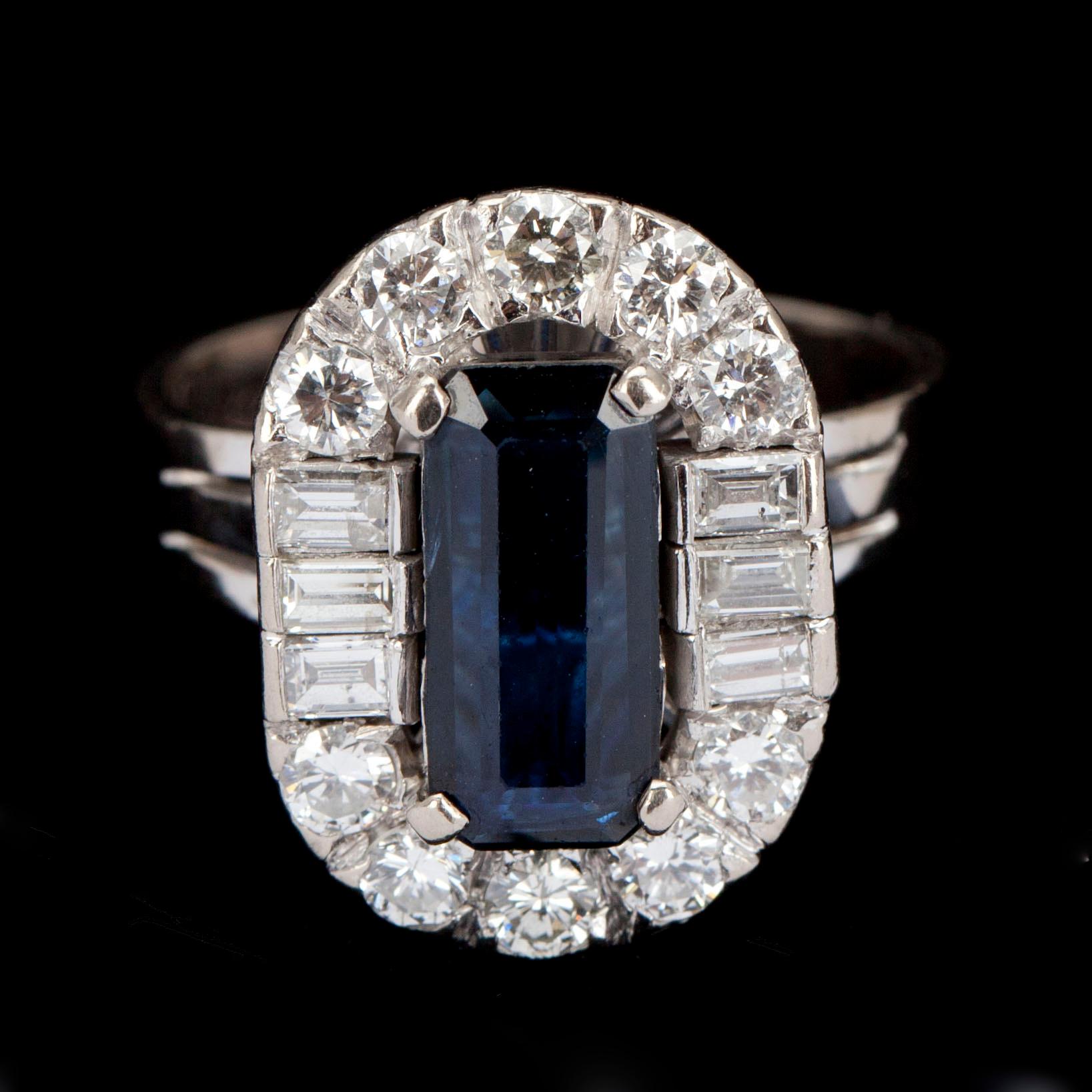 RING, vitguld 18K, safir 1,42 ct och diamanter tot. 1,42 ct. Vikt 35,2 g. Intyg.