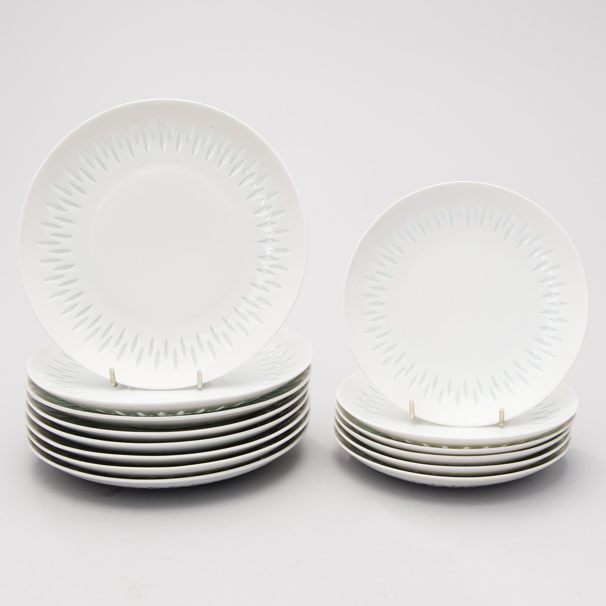 A 40-piece set of tableware in porcelain, signed F.H.Kj. Finland Arabia.