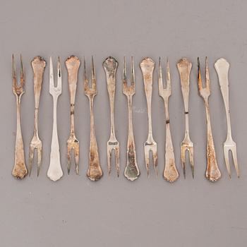 An 58-piece Finnish Chippendale silver cutlery set, Kultateollisuus Oy, Turku and Kultakeskus, Hämeenlinna, 1952-64.