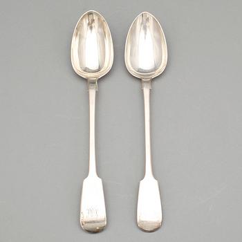 RAGUSKEDAR, 2 st liknande, silver, London 1853. Tot ca 284 gram.