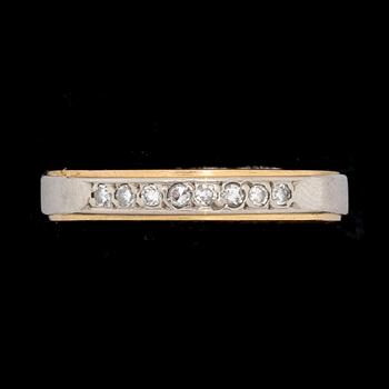 RING, 18k guld- vitguld, 8 mindre åttkantsslipade daimanter, ca 0.08ct. Vikt ca 3,5g.