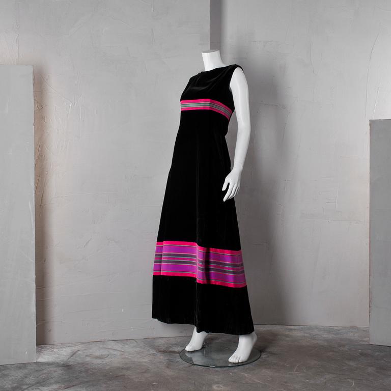 LÅNGKLÄNNING Märthaskolans Franska avdelning 1960-tal.