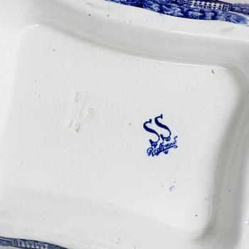 Rörstrand, a 94 part Swedish creamware dinner service, "Svenska slott", 1900s.