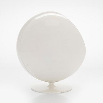 Eero Aarnio, miniatyyri, "Pallotuoli" Vitra Design Museum.