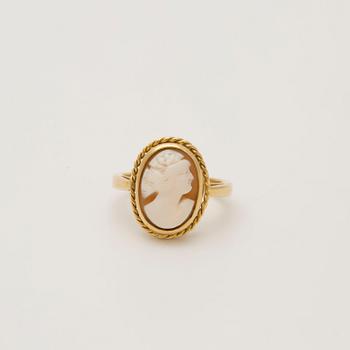 RING, 18K gold  with shell cameo.