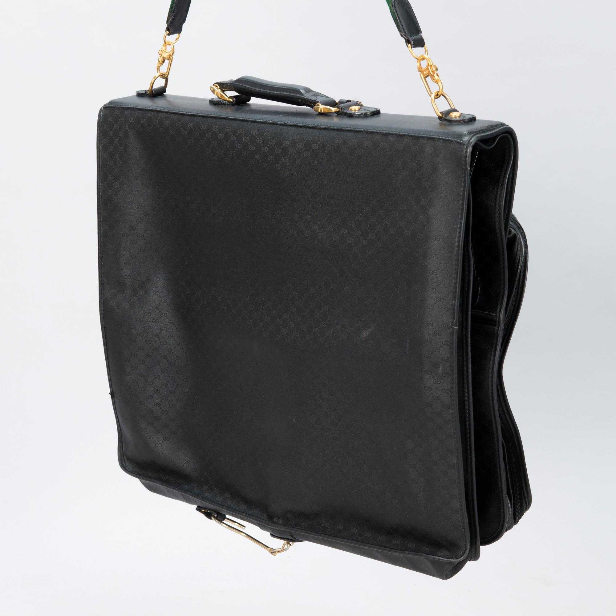 GUCCI, KLÄDÖVERDRAG SAMT VÄSKA, 1980-tal.