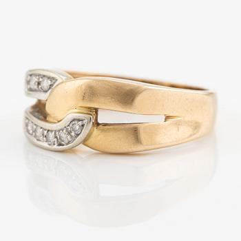 Ring in 18K gold with brilliant-cut diamonds.