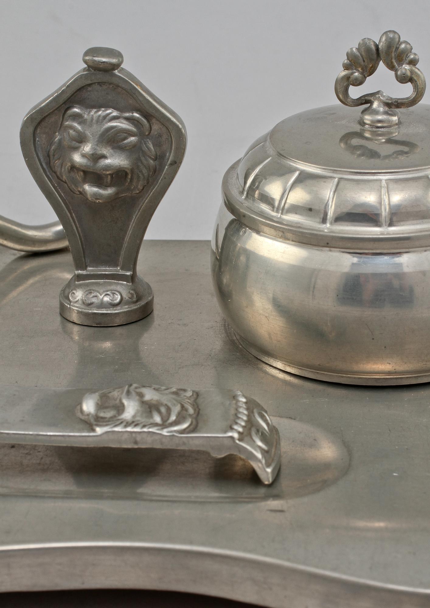 SKRIVBORDSUPPSATS, 4 delar, tenn, 1940.