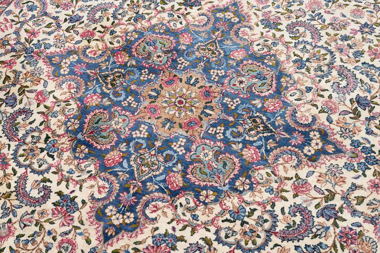 Matta,  semiantik Kirman. 368 x 268 cm.