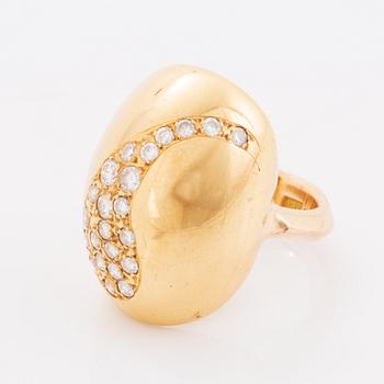 Brillant-cut diamond paisley ring, Karl-Heinz Sauer.