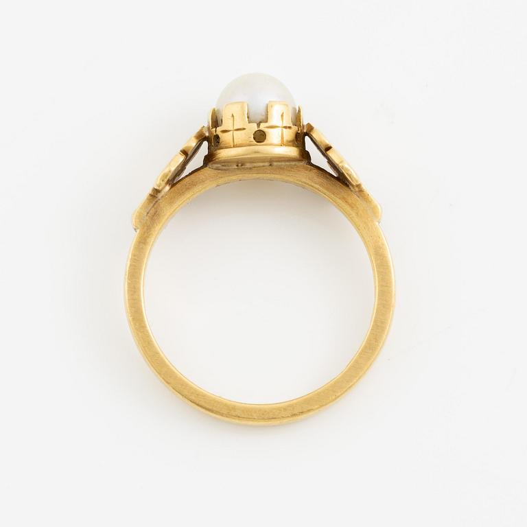 Wiwen Nilsson, a ring 18K gold with a pearl and two motifs of the french lily, Lund 1951.