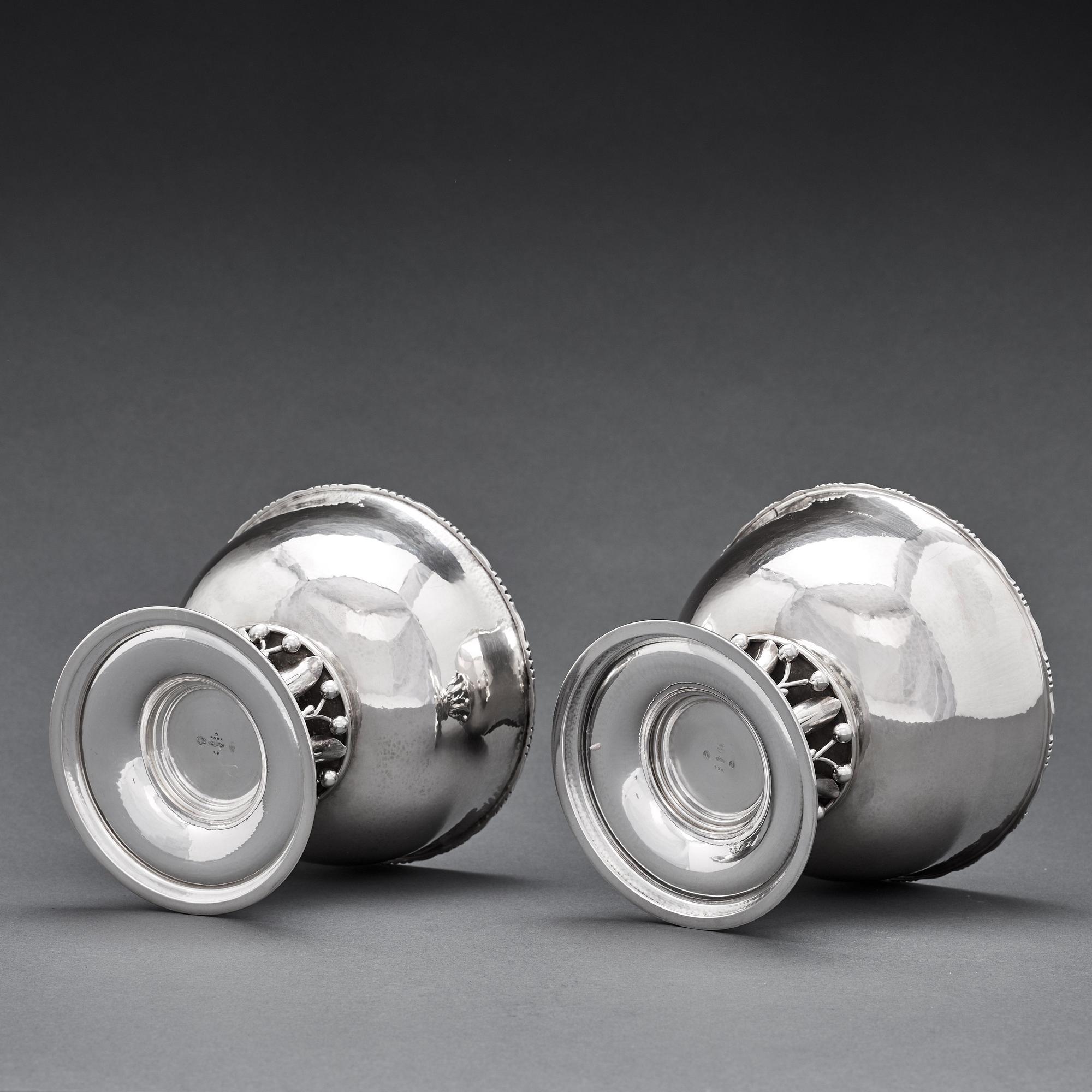 Georg Jensen, skålar 2 st, Köpenhamn  1915-1927 (otydligt), 830/1000 och 925/1000 silver, designnr 19 & 19A.