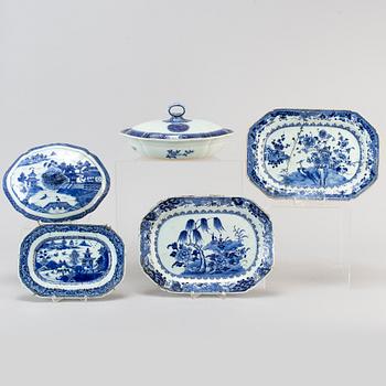 Four blue and white export porcelain service objects, Qing dynasty, Qianlong (1736-95).