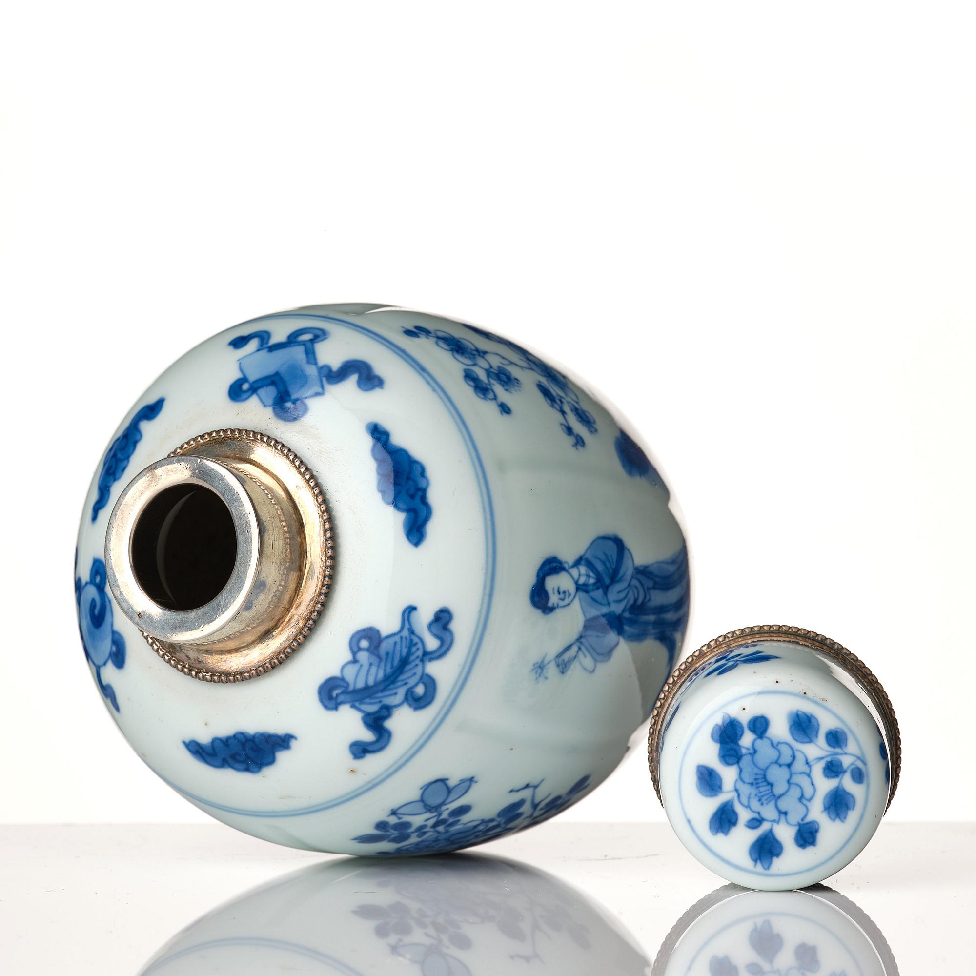 Tedosa med lock, porslin. Qingdynastin, Kangxi (1662-1722).