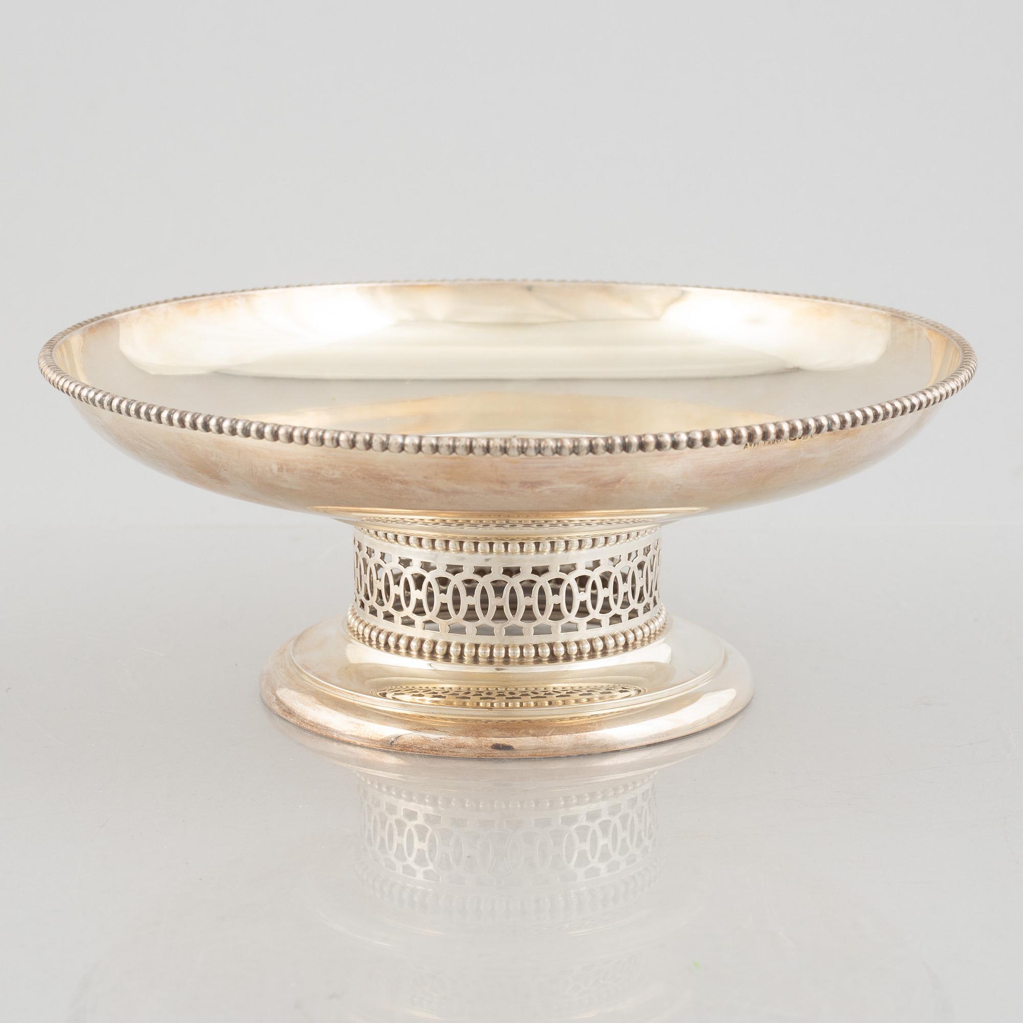 A silver bowl, Swedish import marks of Axel Larson, Helsingborg 1914.