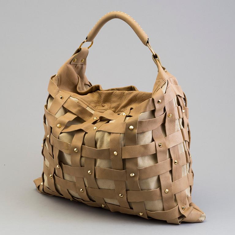 A Salar Juni Woven Shoulder Bag.