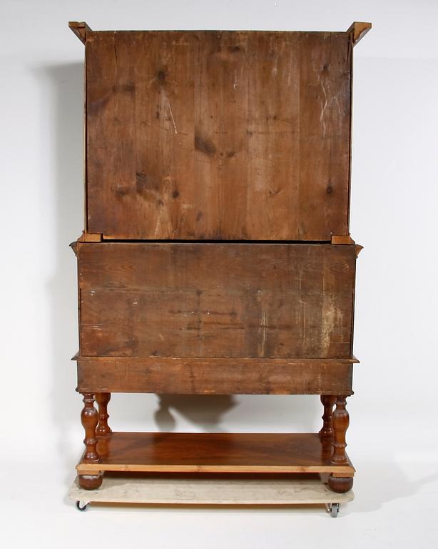 SKÅP, barockstil, 1900-tal med äldre delar.